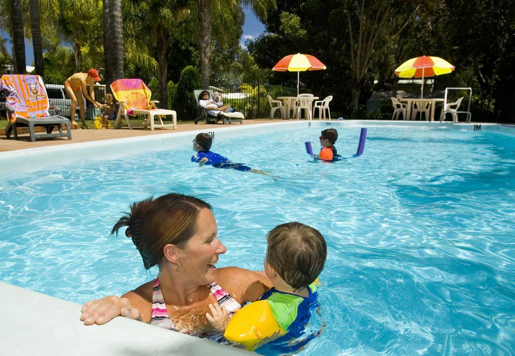 Acclaim Kingsway Tourist Park Hotel Madeley Buitenkant foto