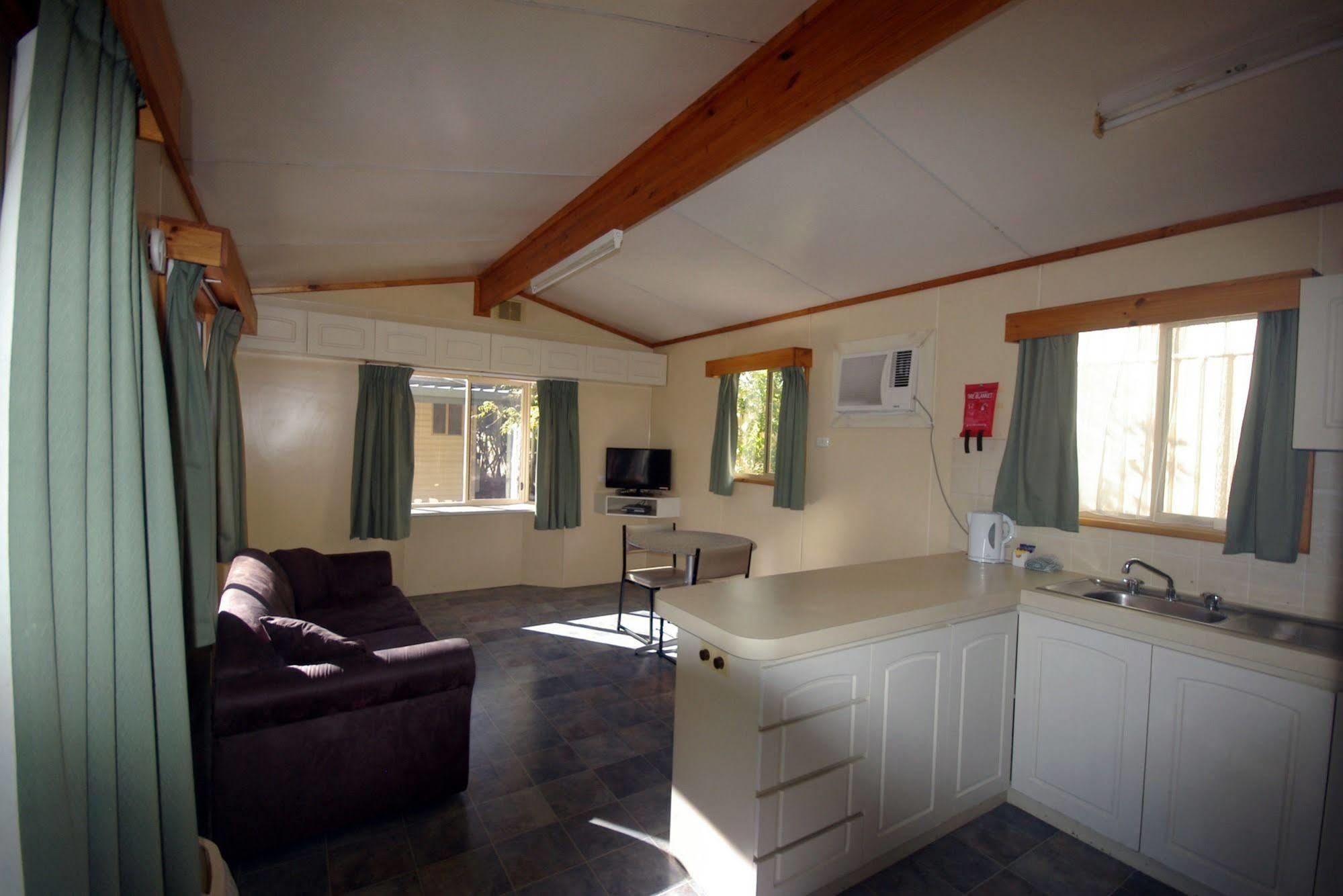 Acclaim Kingsway Tourist Park Hotel Madeley Buitenkant foto