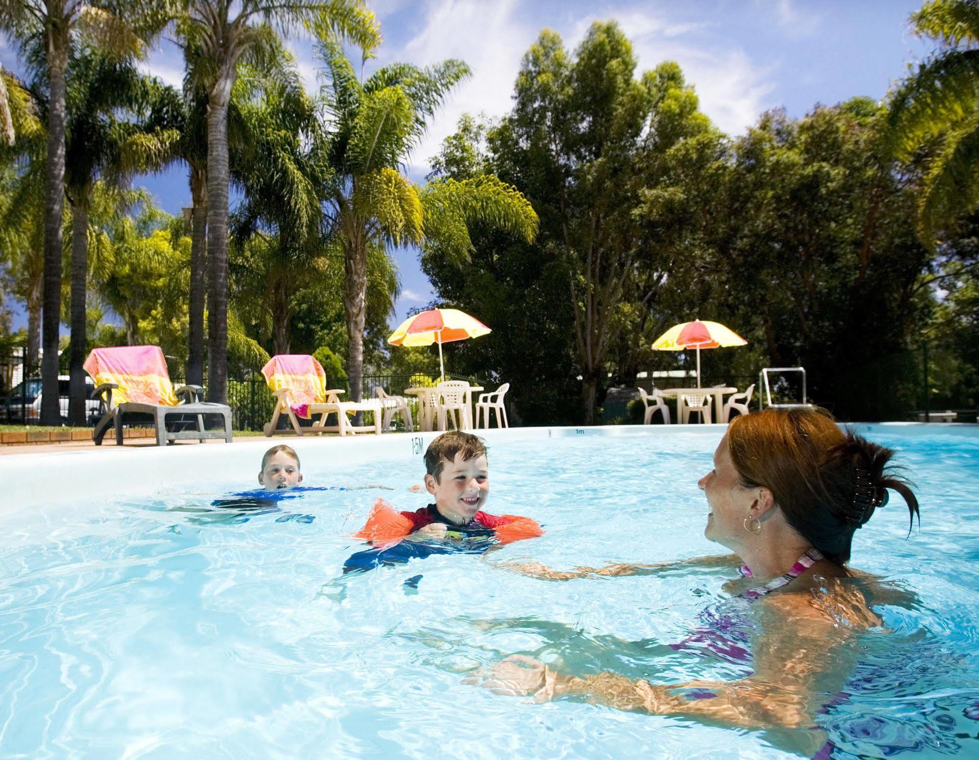 Acclaim Kingsway Tourist Park Hotel Madeley Buitenkant foto